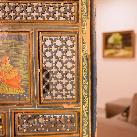 Flagnest - Vintage Comfort * Tirana