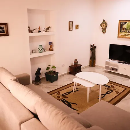 Flagnest - Vintage Comfort Apartment Tirana