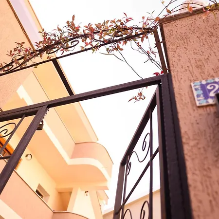 Flagnest - Vintage Comfort Apartment