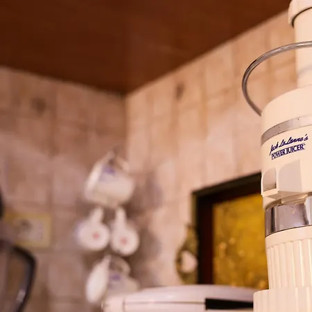 Flagnest - Vintage Comfort * Tirana