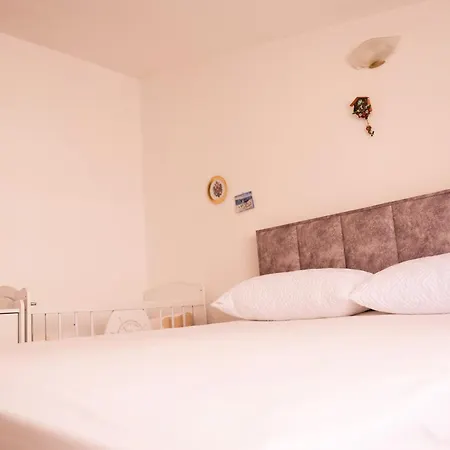 Flagnest - Vintage Comfort *