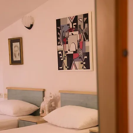 Flagnest - Vintage Comfort * Tirana