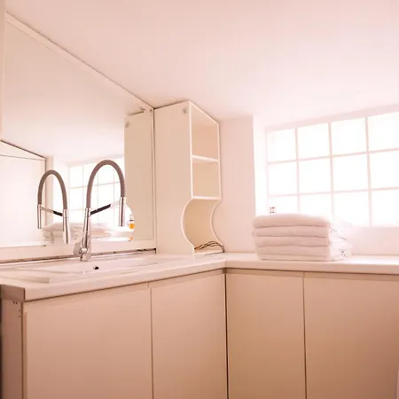 Flagnest - Vintage Comfort