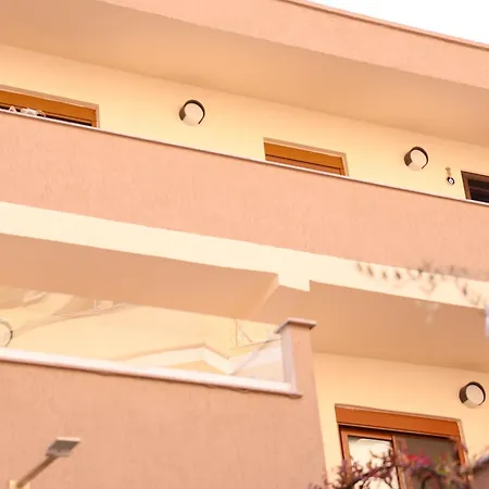 Flagnest - Vintage Comfort Tirana