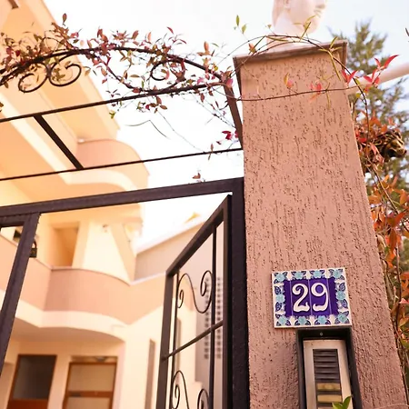 Apartment Flagnest - Vintage Comfort Tirana