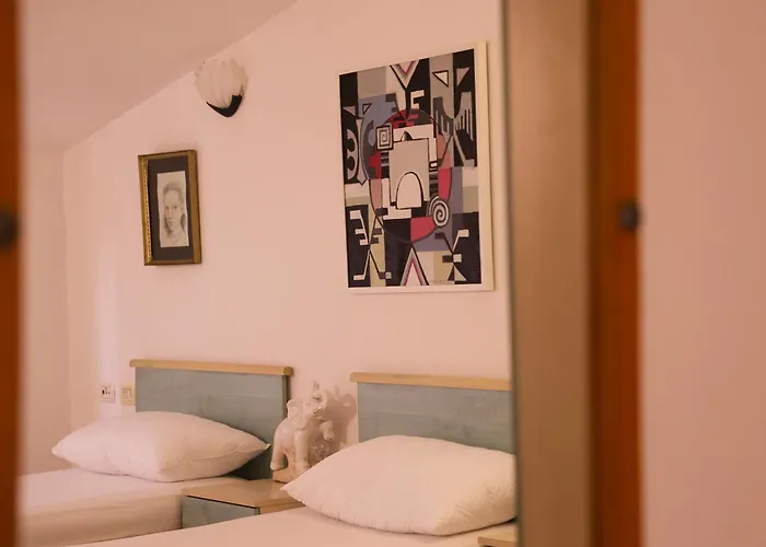 Flagnest - Vintage Comfort * Tiran