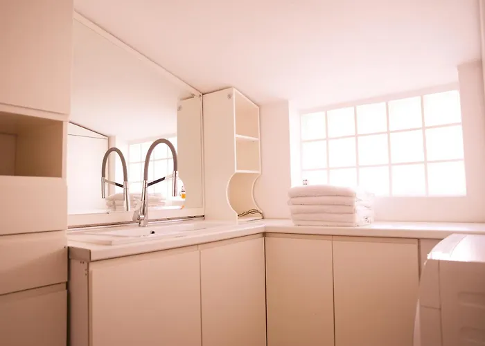 Flagnest - Vintage Comfort