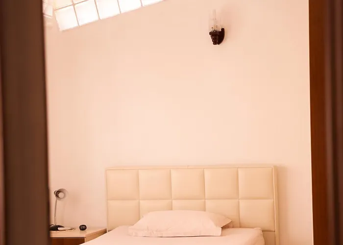 Flagnest - Vintage Comfort